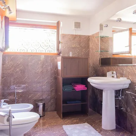 Delvai-3 By Interhome Lejlighed Brenzone sul Garda